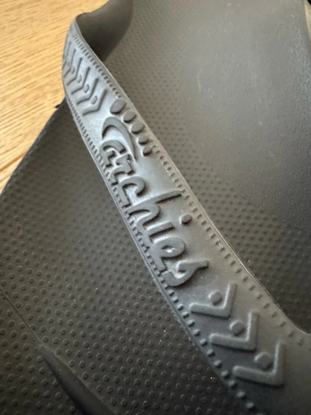 Archie’s Black Arch Support Flip Flops Size 12